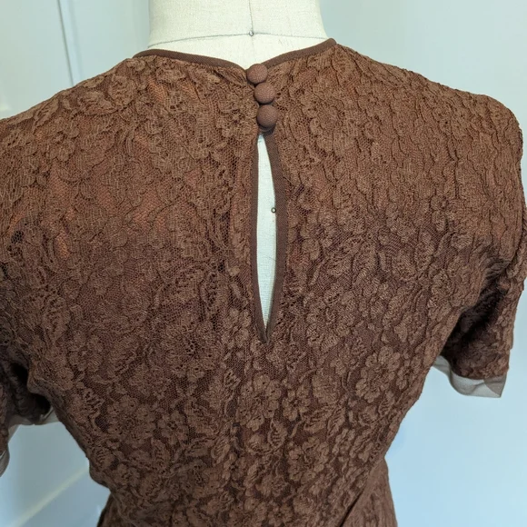 Stunning Vintage 1940s Volup Brown Lace Dress with Matching Belt and Gloves